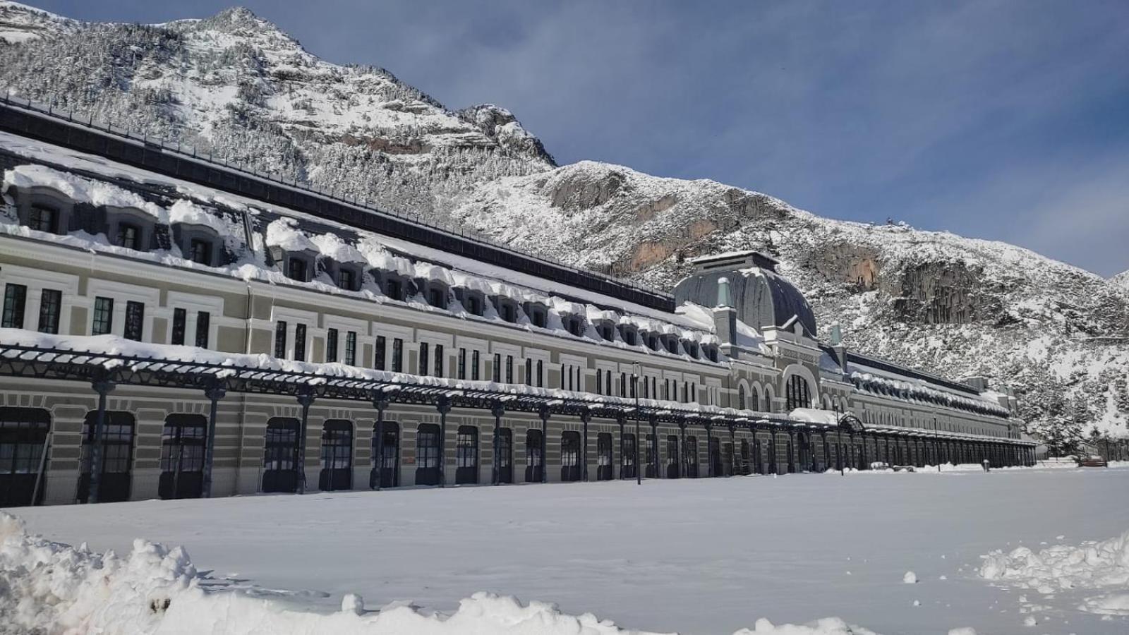 Arce Avairent Canfranc Estacionアパートメント エクステリア 写真